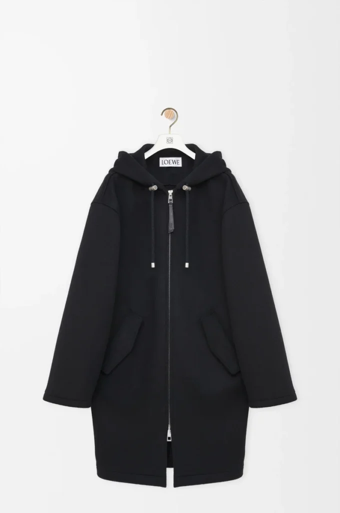 Hooded coat in wool Black