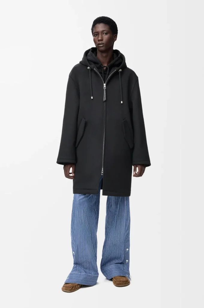 Hooded coat in wool Black