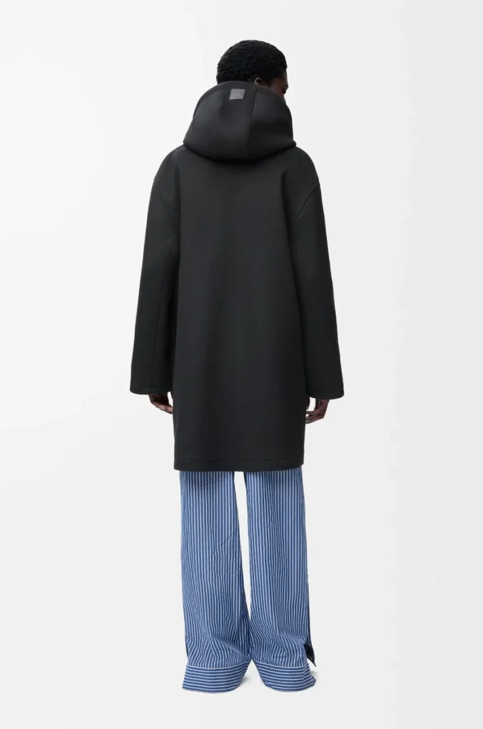 Hooded coat in wool Black