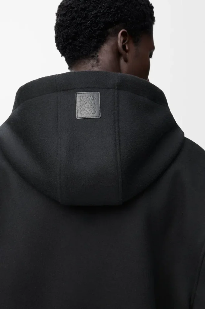 Hooded coat in wool Black