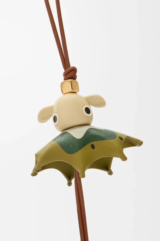 Kiwi Puzz charm Tan/White Kiwi Puzz charm Tan/White