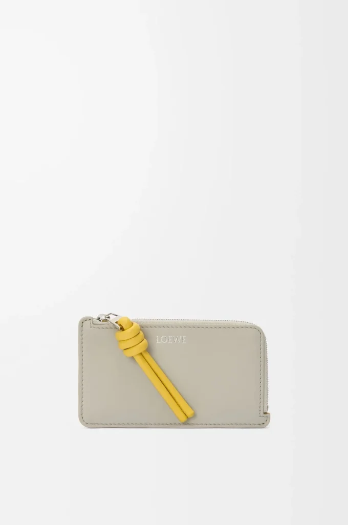 Knot coin cardholder in shiny nappa calfskin Shell Grey/Dandelion Knot coin cardholder in shiny nappa calfskin Shell Grey/Dandelion