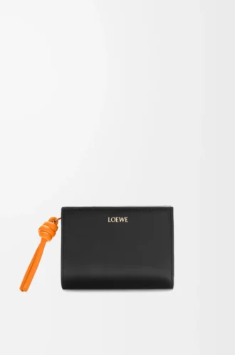 Knot compact wallet in shiny nappa calfskin Black/Bright Orange