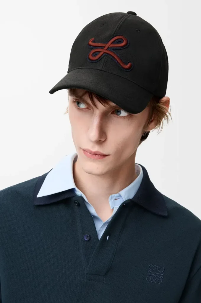 L patch cap in cotton Black
