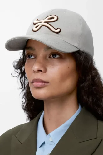 L patch cap in cotton Shell Grey