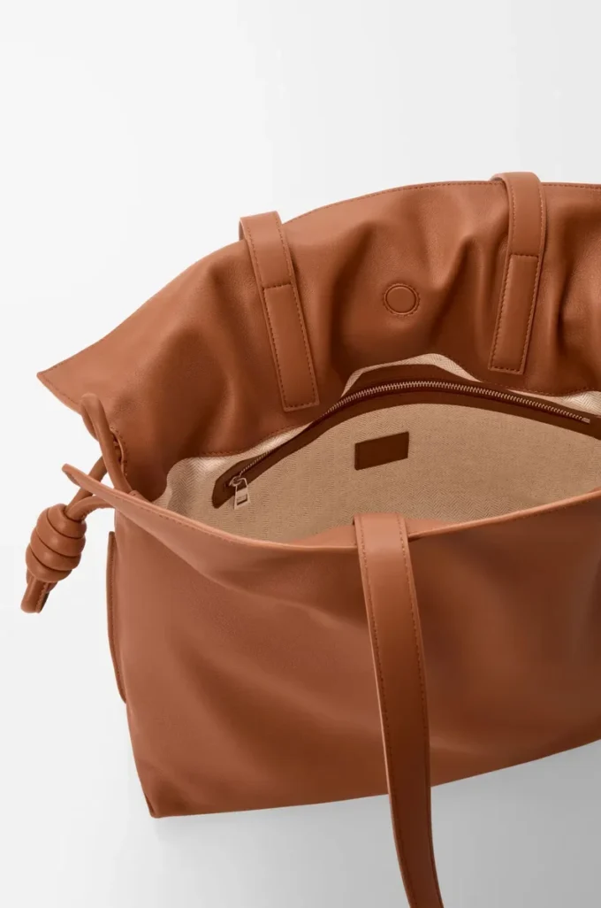 Large Flamenco clutch in nappa calfskin Squirrel