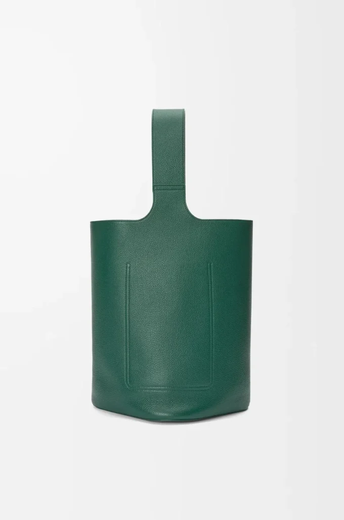 Large Pebble bucket in supple grained calfskin Evergreen