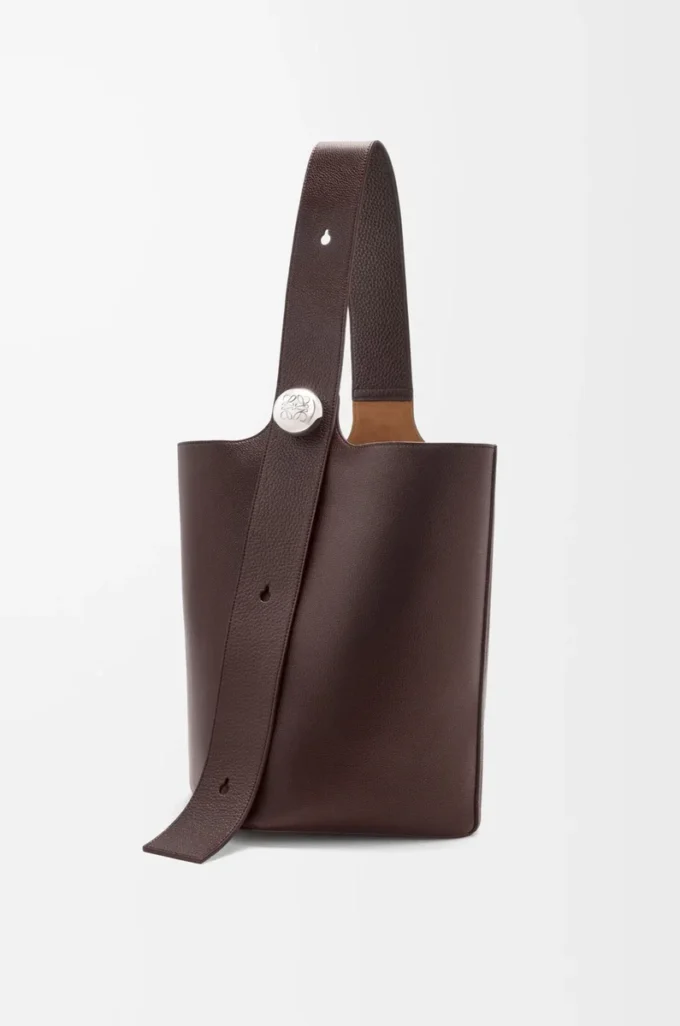 Large Pebble bucket in supple grained calfskin Oxblood
