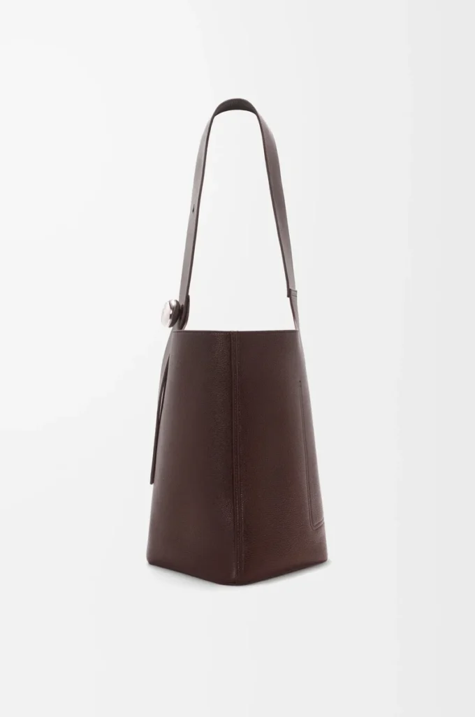 Large Pebble bucket in supple grained calfskin Oxblood