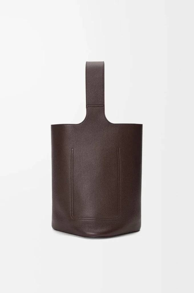 Large Pebble bucket in supple grained calfskin Oxblood