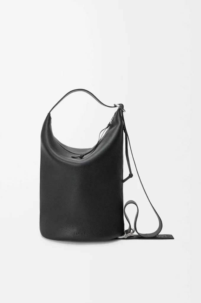 Loop bucket in supple grained calfskin Black
