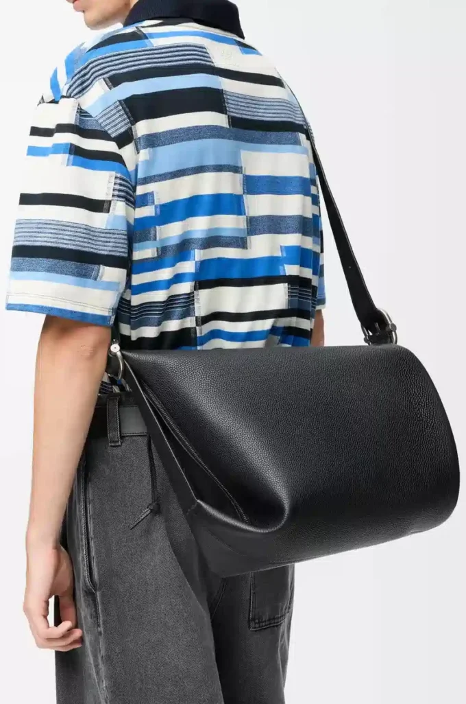 Loop bucket in supple grained calfskin Black