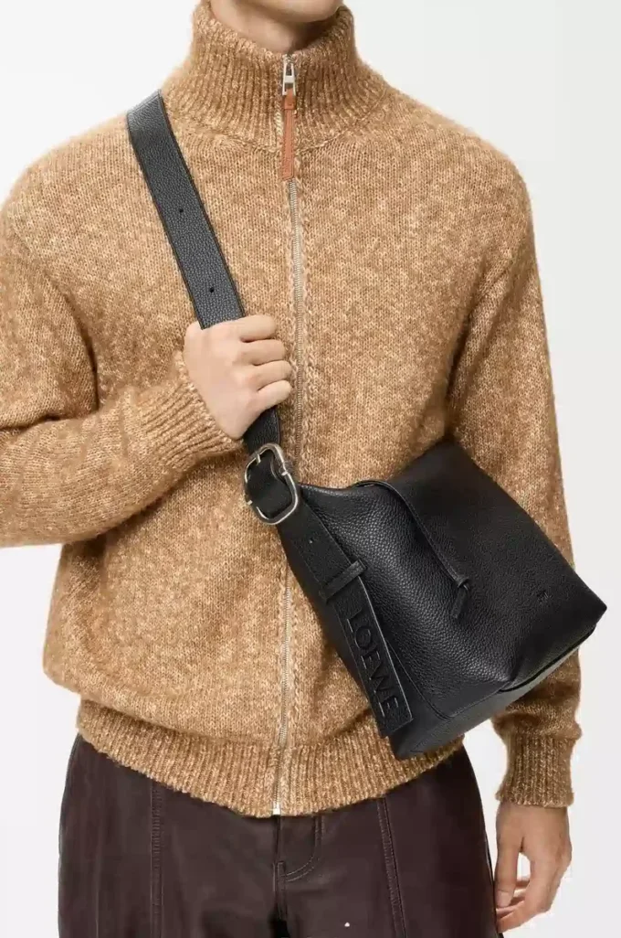 Loop hobo in supple grained calfskin Black