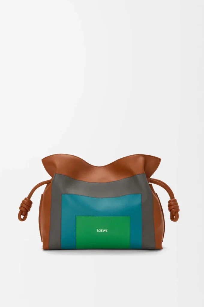 Medium Flamenco clutch in nappa calfskin Caramel/Bright Green