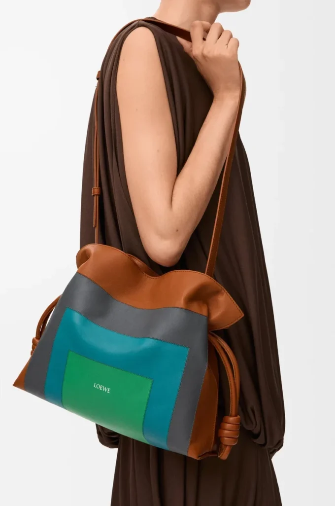 Medium Flamenco clutch in nappa calfskin Caramel/Bright Green