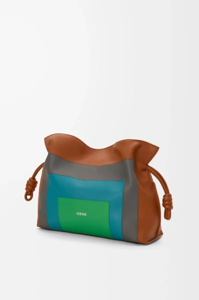Medium Flamenco clutch in nappa calfskin Caramel/Bright Green