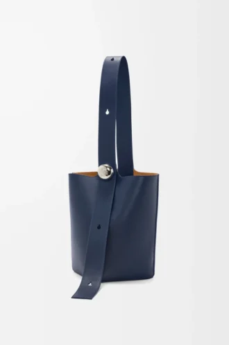 Medium Pebble bucket in smooth calfskin Abyss Blue