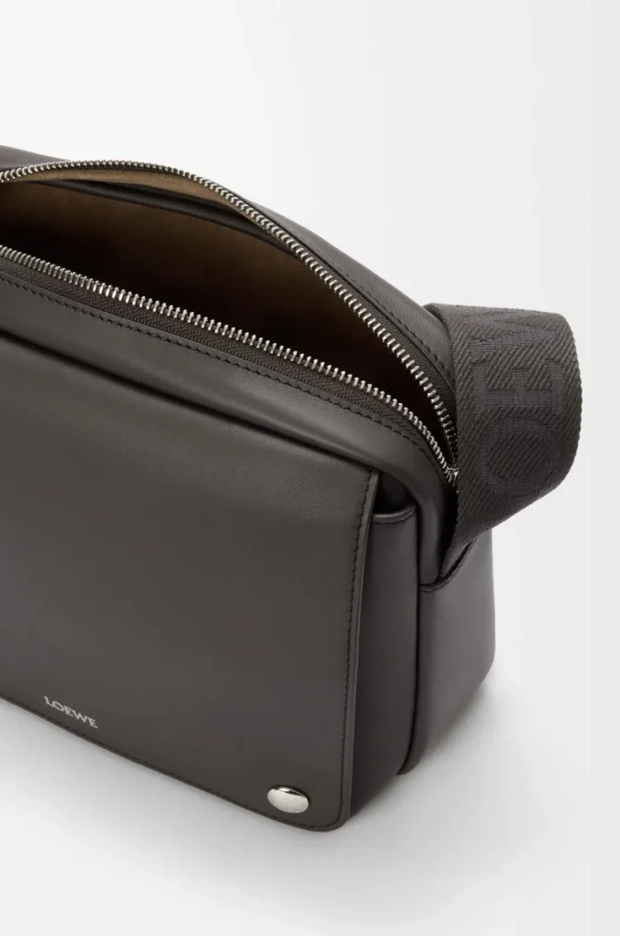 Medium Pebble messenger bag in smooth calfskin Dark Grey
