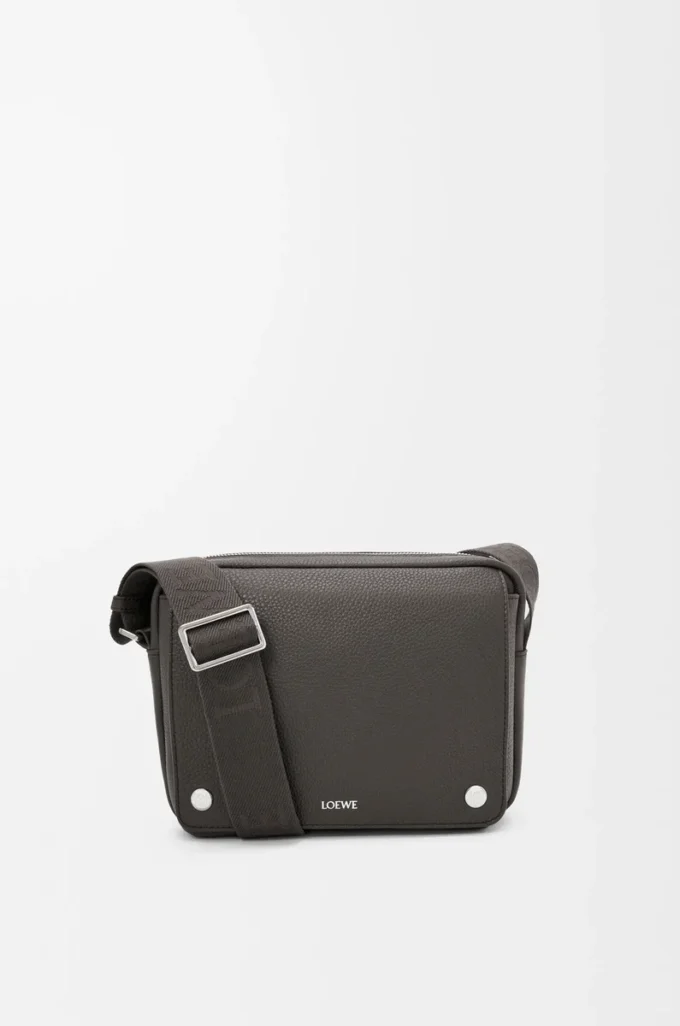 Medium Pebble messenger bag in supple grained calfskin Dark Grey