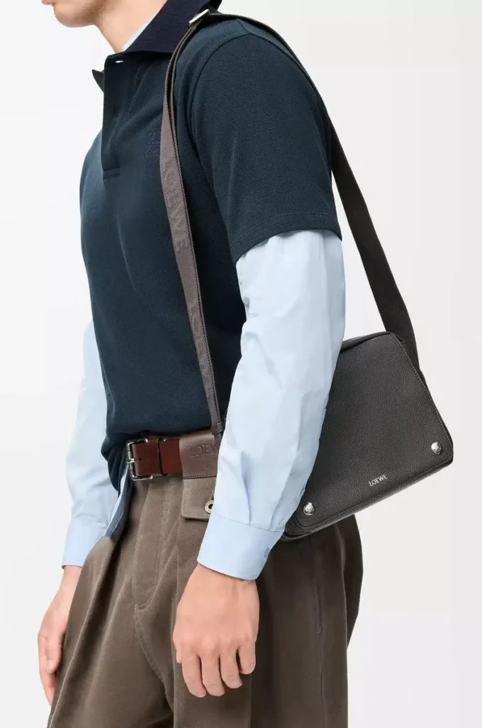 Medium Pebble messenger bag in supple grained calfskin Dark Grey