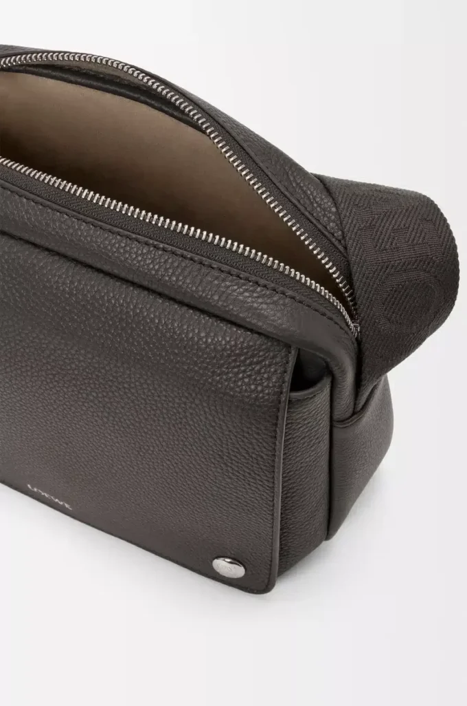 Medium Pebble messenger bag in supple grained calfskin Dark Grey