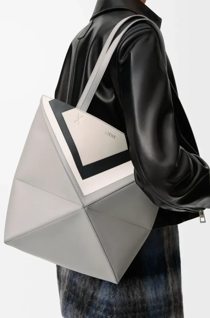 Medium Puzzle Fold tote in nappa calfskin Grey/Light Ghost