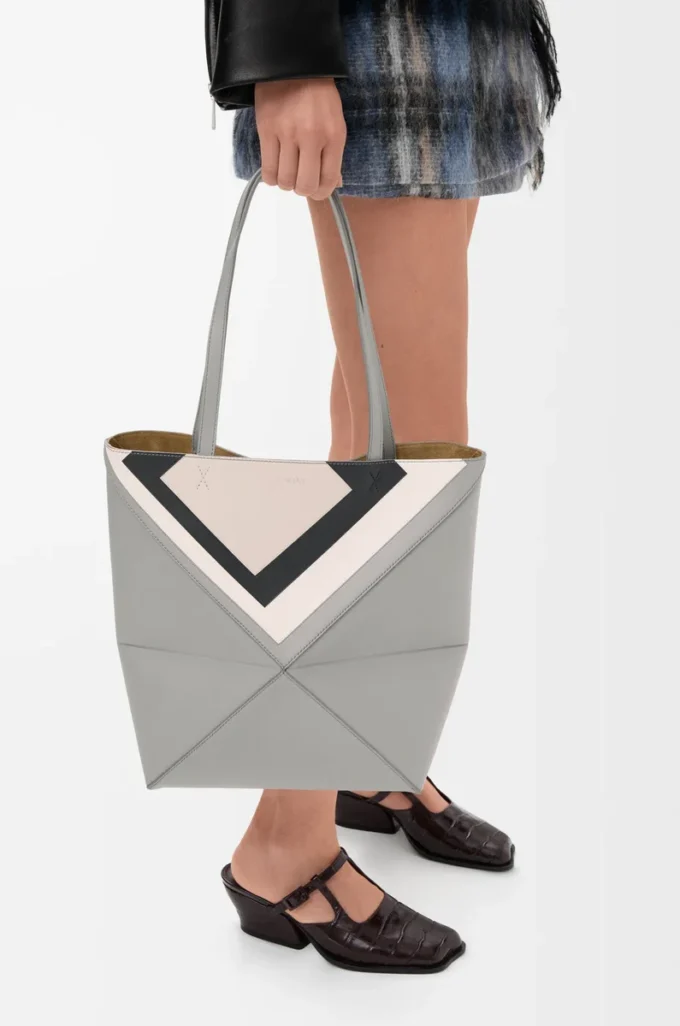 Medium Puzzle Fold tote in nappa calfskin Grey/Light Ghost