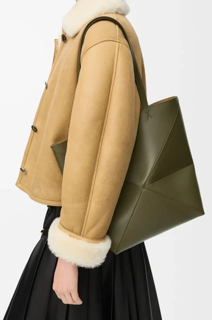 Medium Puzzle Fold tote in shiny calfskin Dark Khaki Medium Puzzle Fold tote in shiny calfskin Dark Khaki