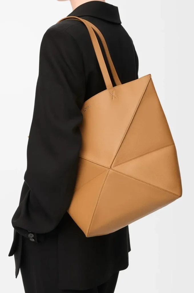 Medium Puzzle Fold tote in shiny calfskin Warm Desert Medium Puzzle Fold tote in shiny calfskin Warm Desert