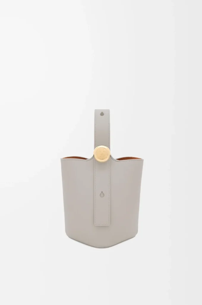 Mini Pebble bucket in smooth calfskin Shell Grey