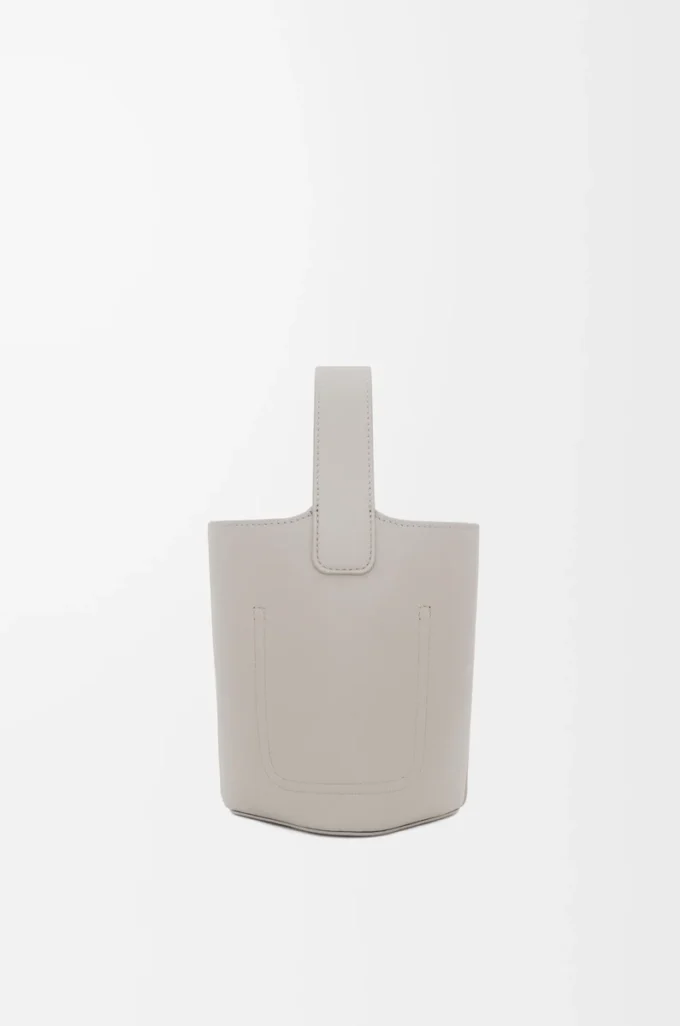Mini Pebble bucket in smooth calfskin Shell Grey