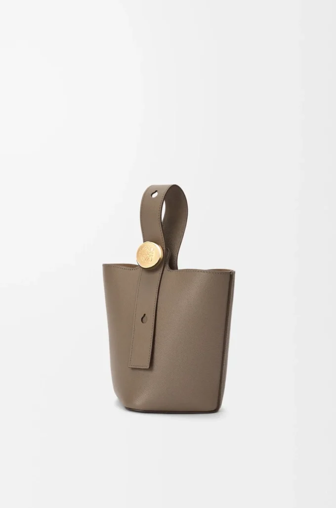 Mini Pebble bucket in soft grained calfskin Taupe