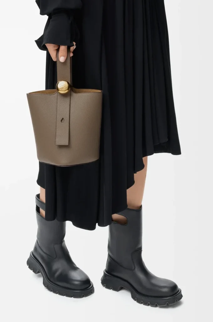 Mini Pebble bucket in soft grained calfskin Taupe