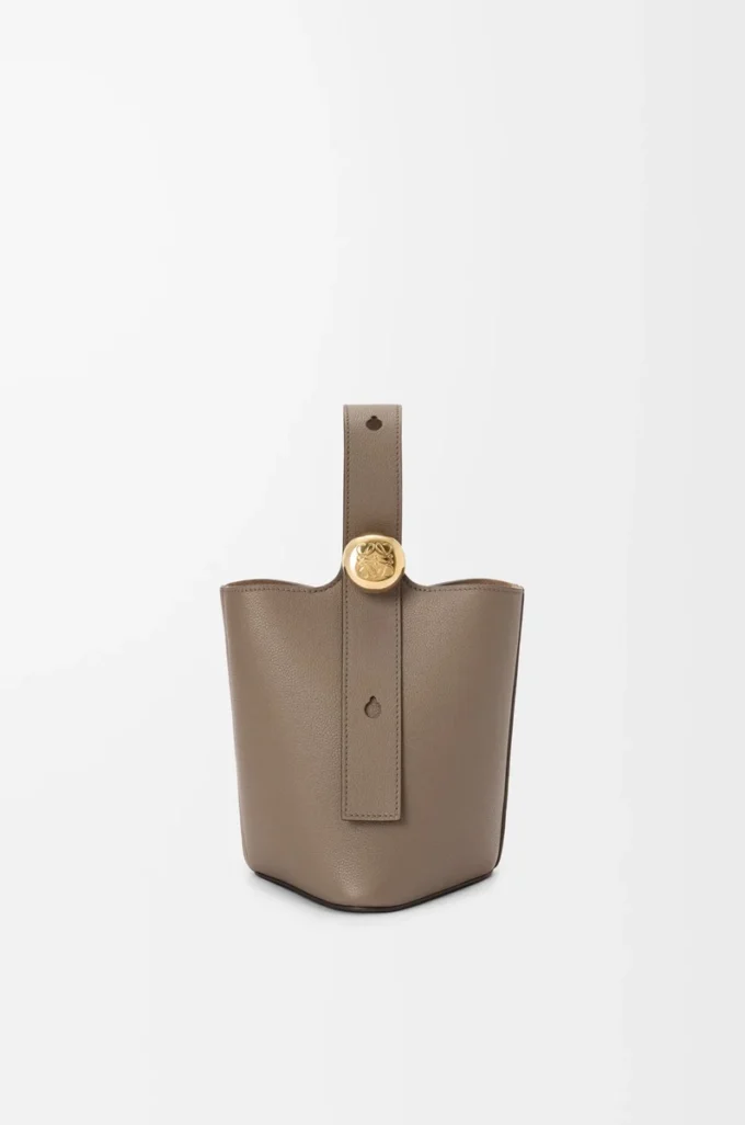 Mini Pebble bucket in soft grained calfskin Taupe