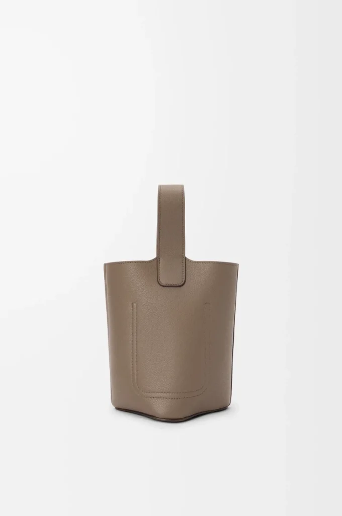 Mini Pebble bucket in soft grained calfskin Taupe