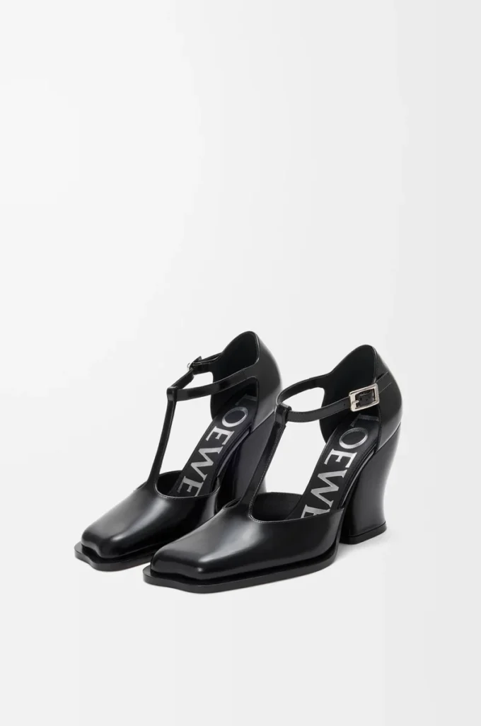 Onda T-bar pump in brushed calfskin Black