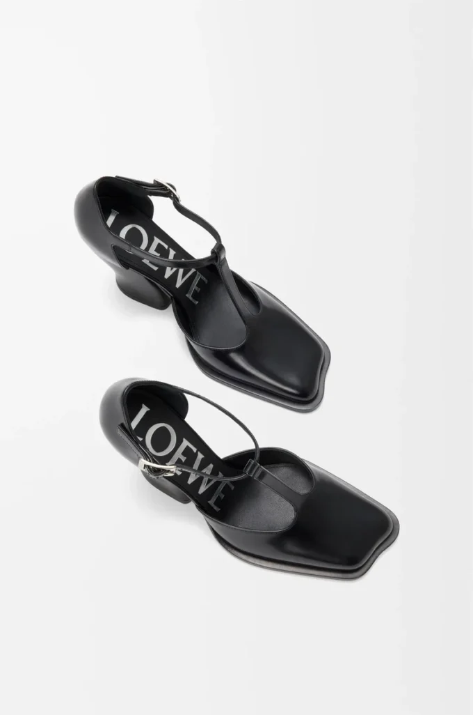 Onda T-bar pump in brushed calfskin Black
