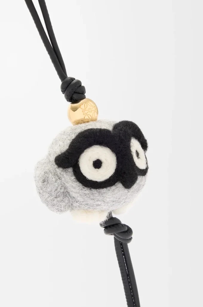 Owl charm in felt and calfskin Light Grey/Black Owl charm in felt and calfskin Light Grey/Black
