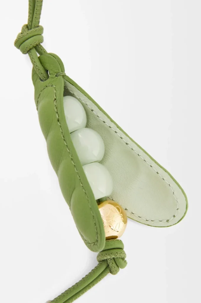 Pea pod charm in classic calfskin Spring Green/Spring Jade Pea pod charm in classic calfskin Spring Green/Spring Jade