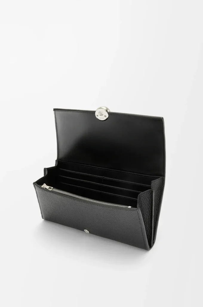 Pebble continental wallet in mini grain calfskin Black