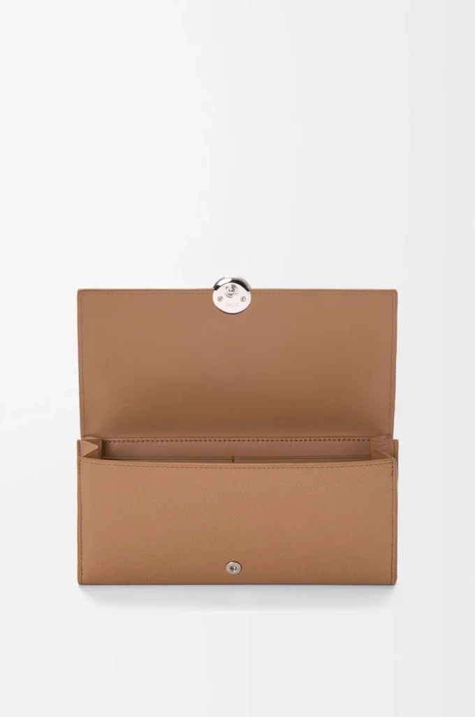 Pebble continental wallet in mini grain calfskin Mocha