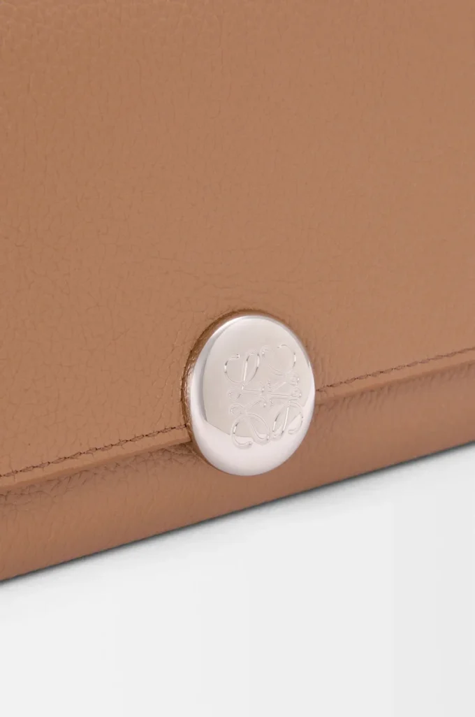 Pebble continental wallet in mini grain calfskin Mocha