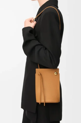 Pebble Dice pocket in classic calfskin Warm Desert