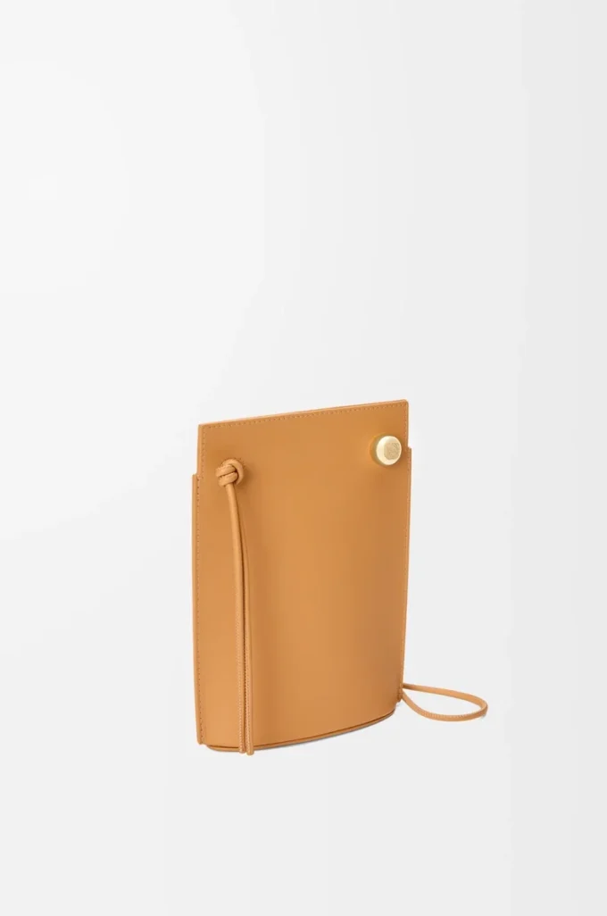 Pebble Dice pocket in classic calfskin Warm Desert