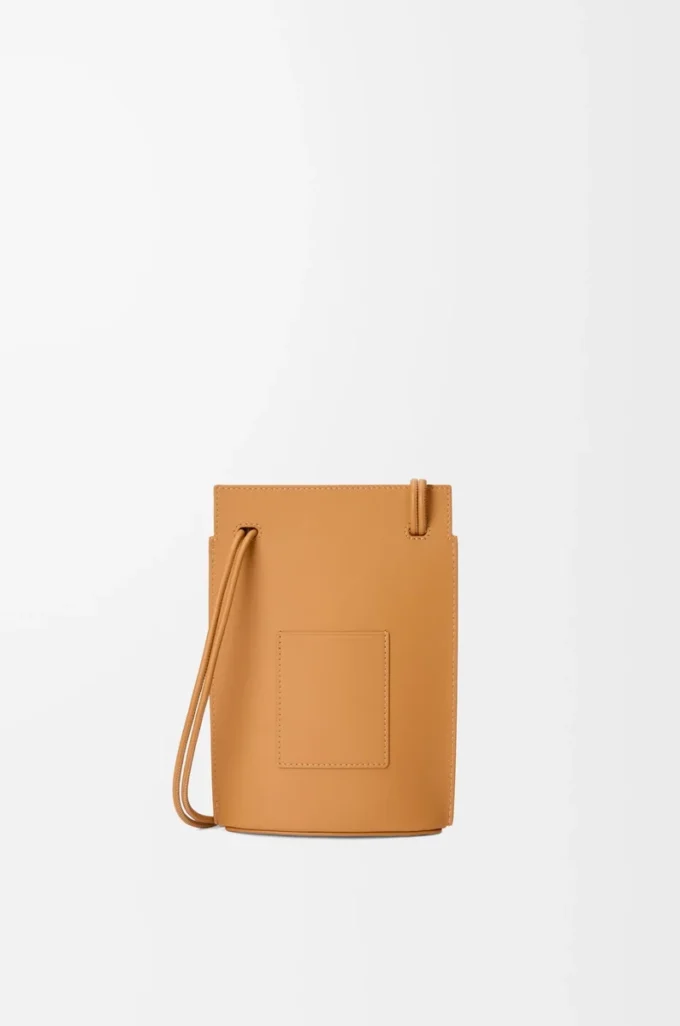 Pebble Dice pocket in classic calfskin Warm Desert
