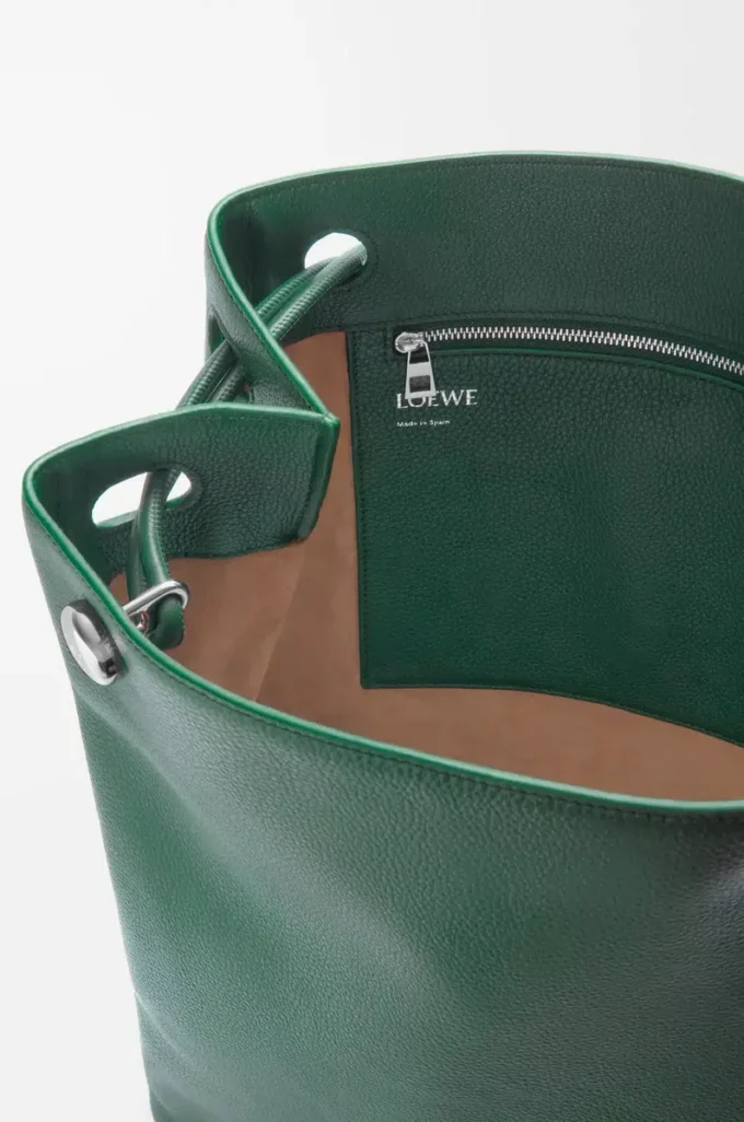 Pebble hobo in supple grained calfskin Evergreen