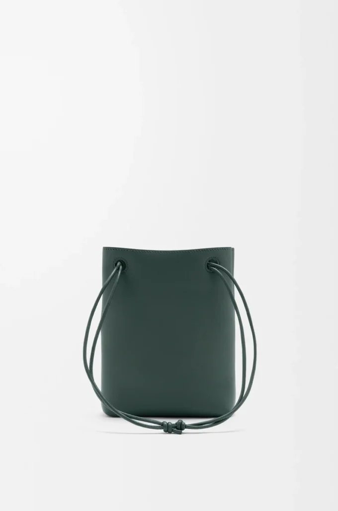 Pebble pouch in smooth calfskin Sherwood