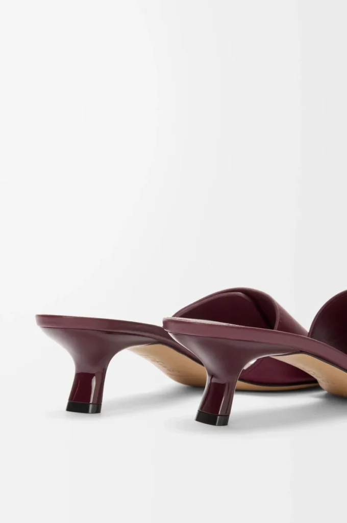 Pebble slide in soft calfskin Burgundy