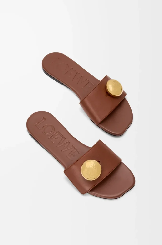Pebble slide in soft calfskin Rust