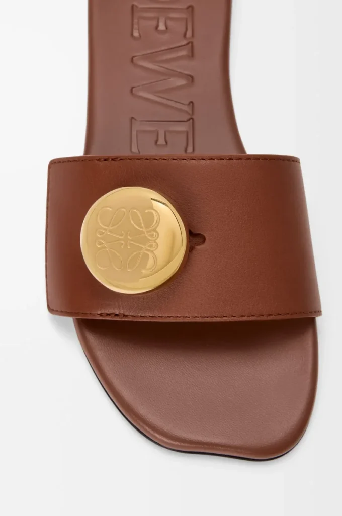 Pebble slide in soft calfskin Rust